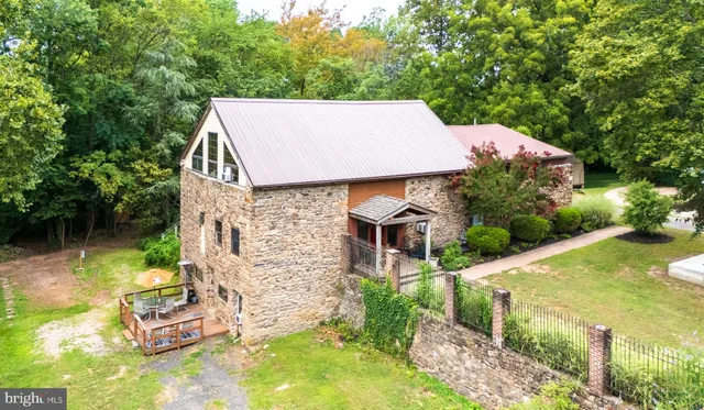 $899,900 | 18 Pheasant Road, Norristown, PA 19403