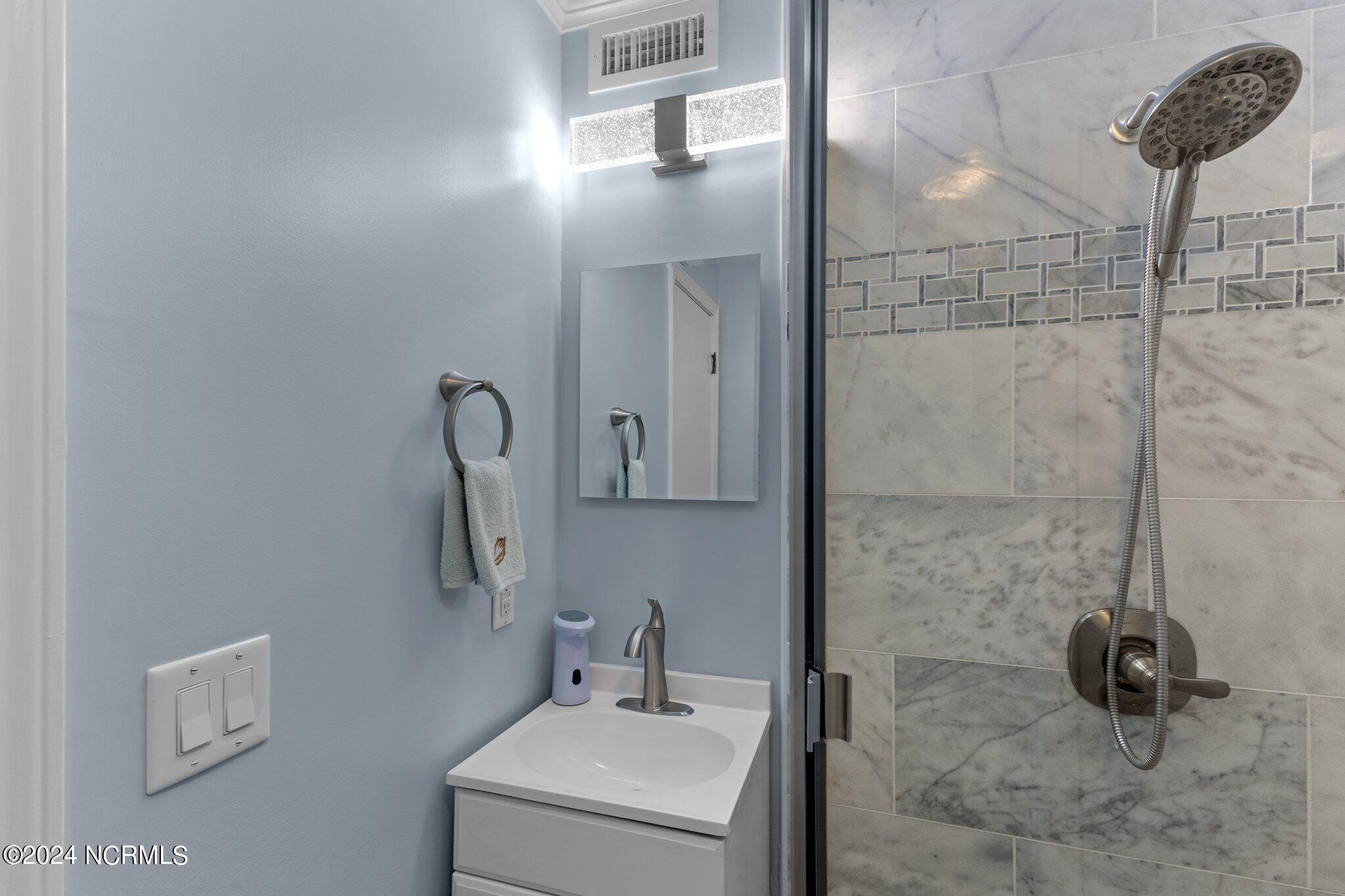 301 Commerce Way, Unit 349 Atlantic Beach, NC 28512 - Photo 20 of 38 En-Suite Primary Bathroom