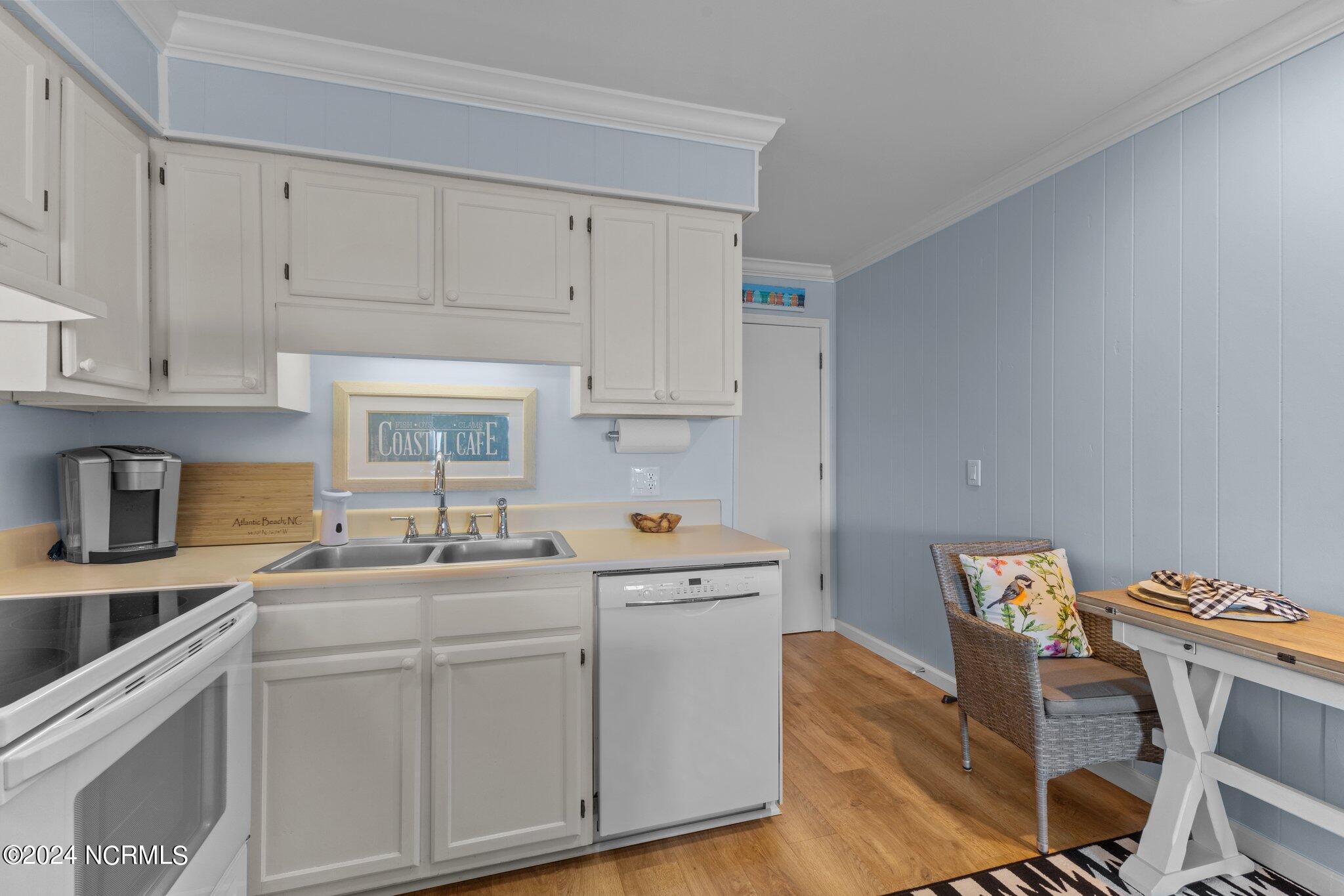 301 Commerce Way, Unit 349 Atlantic Beach, NC 28512 - Photo 6 of 38 Kitchen