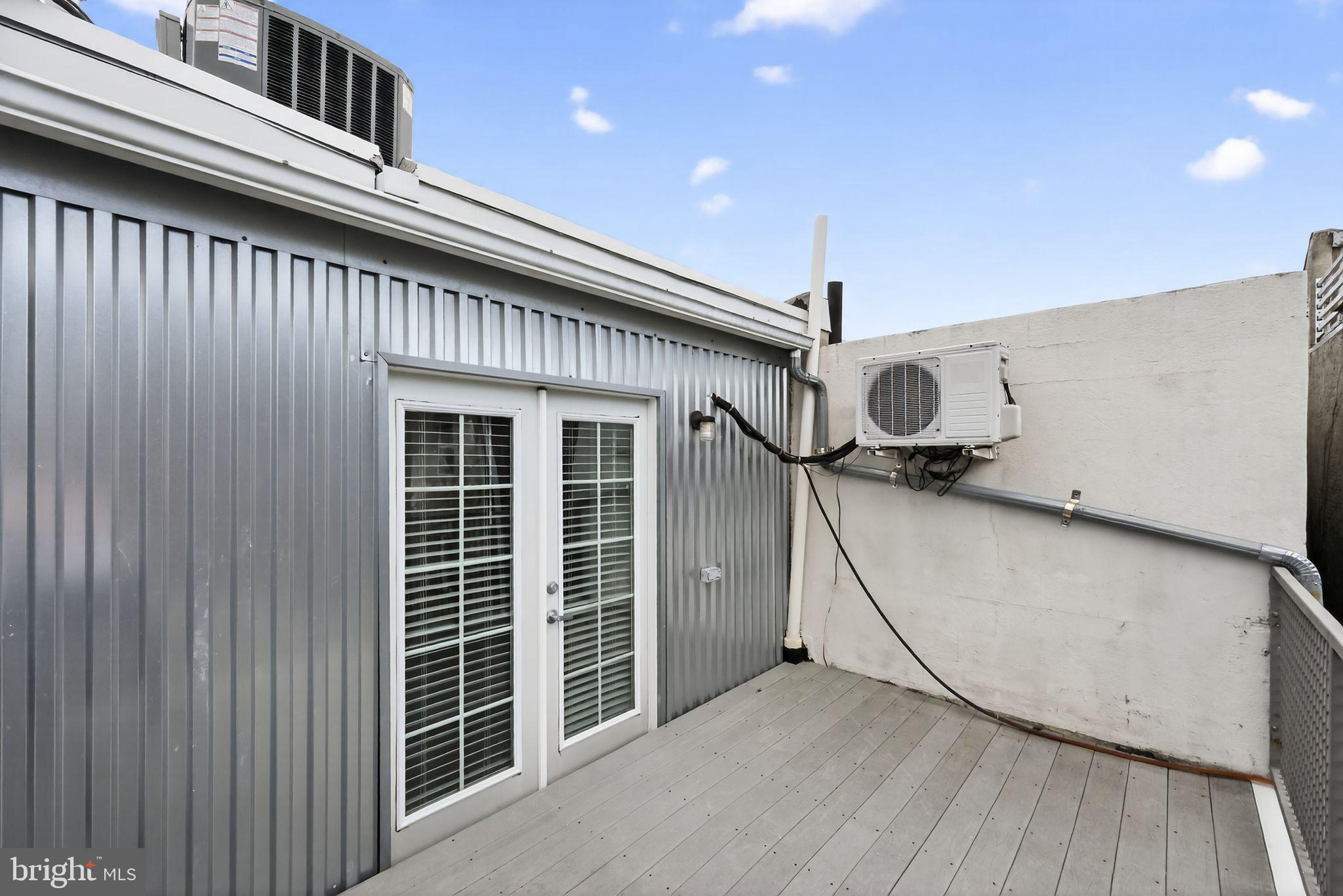 608 Kater Street Philadelphia, PA 19147 - Photo 29 of 30 a utility room with dryer and washer