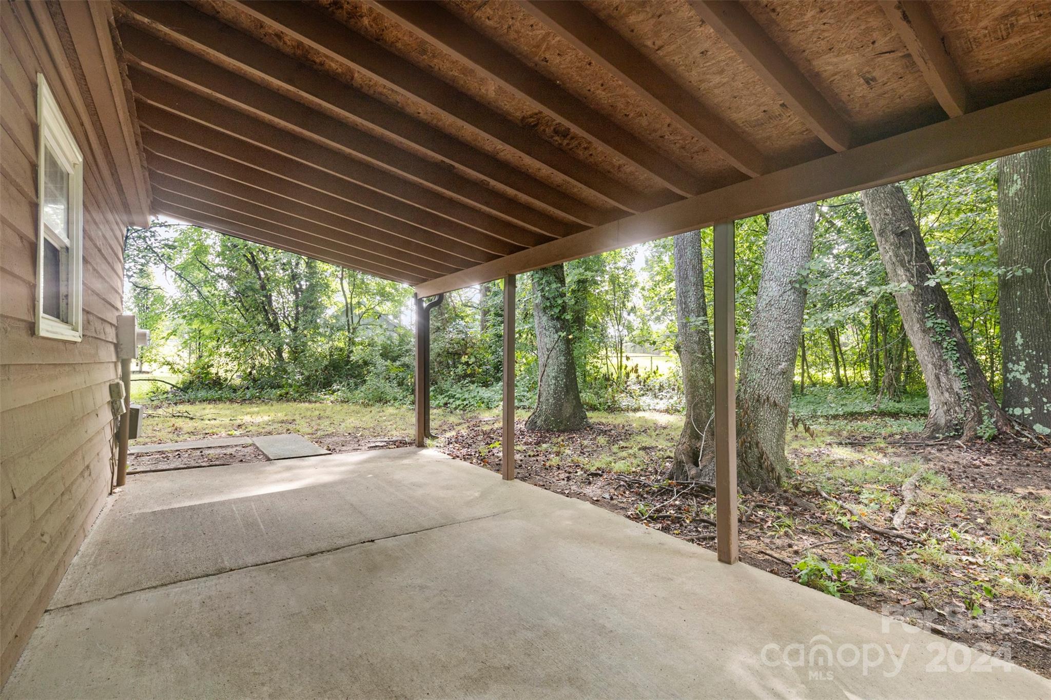 6803 North Ridge Court Charlotte, NC 28215 - Photo 22 of 30 a view of backyard with green space