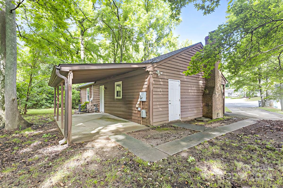6803 North Ridge Court Charlotte, NC 28215 - Photo 29 of 30 a view of a house with a small yard and large tree