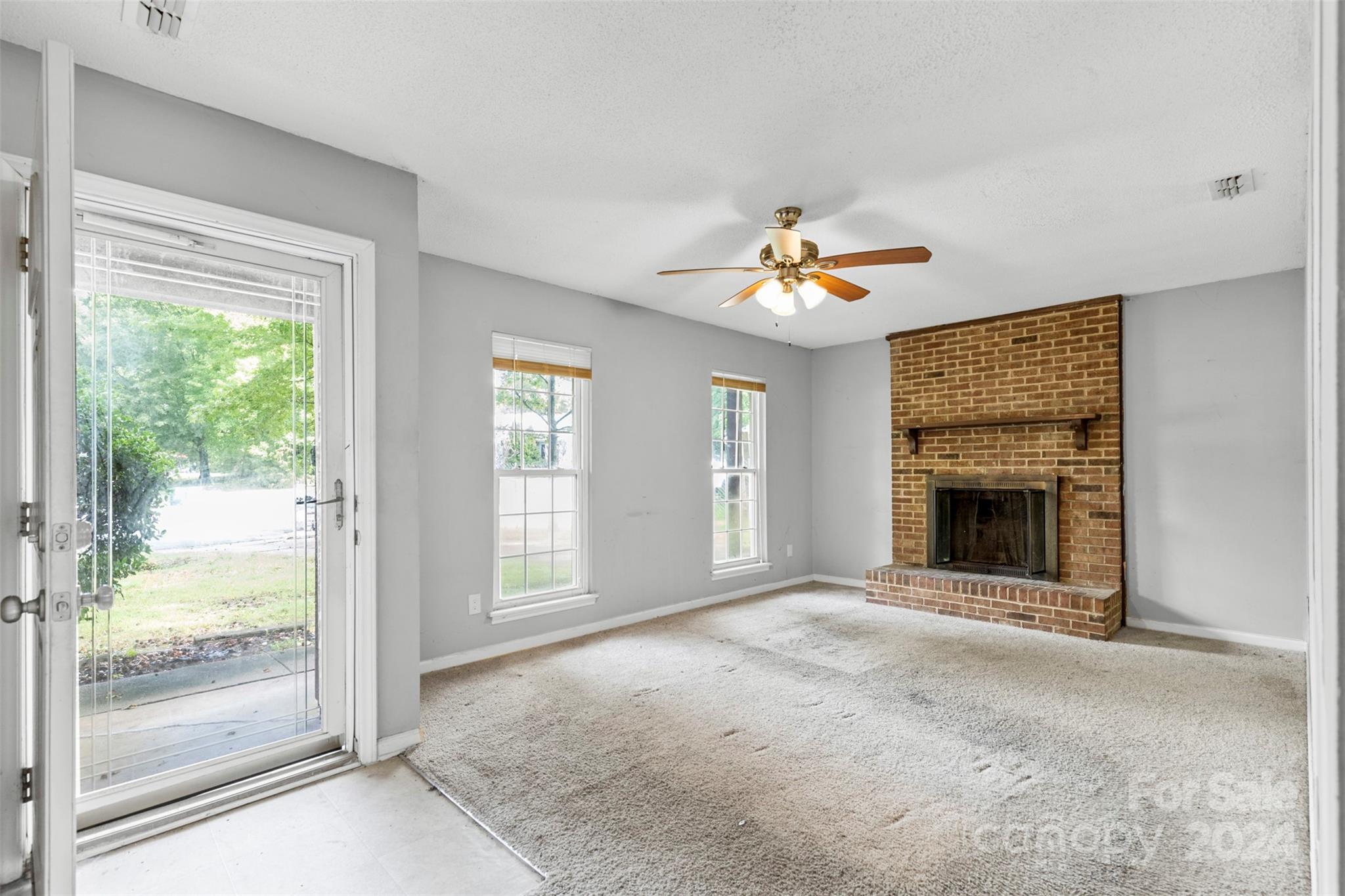 6803 North Ridge Court Charlotte, NC 28215 - Photo 3 of 30 a view of an empty room with window and cabinet