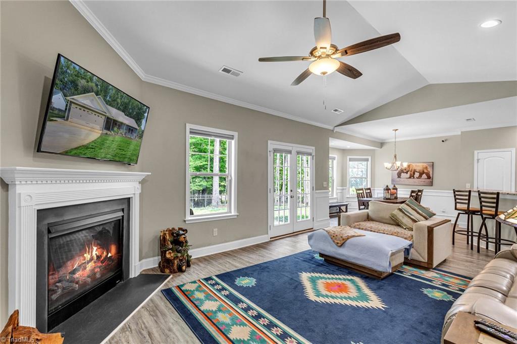 645 Strawberry Road Reidsville, NC 27320 - Photo 5 of 43 Living Room