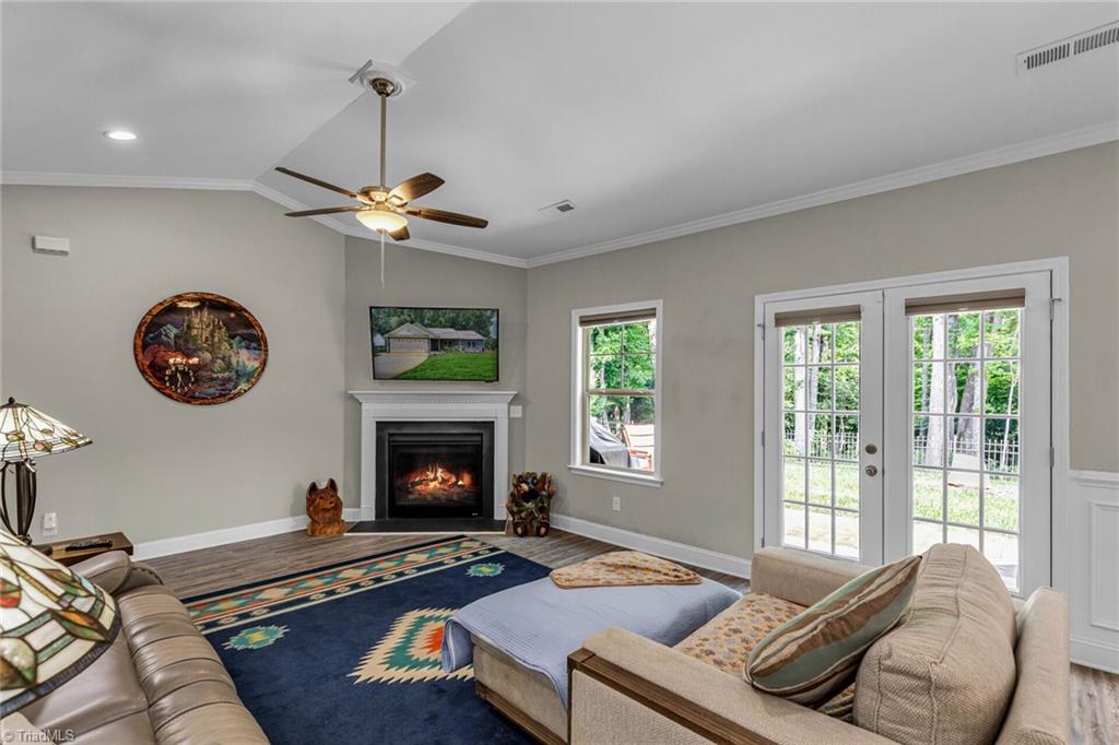 645 Strawberry Road Reidsville, NC 27320 - Photo 6 of 43 Living Room/Vaulted Ceilings