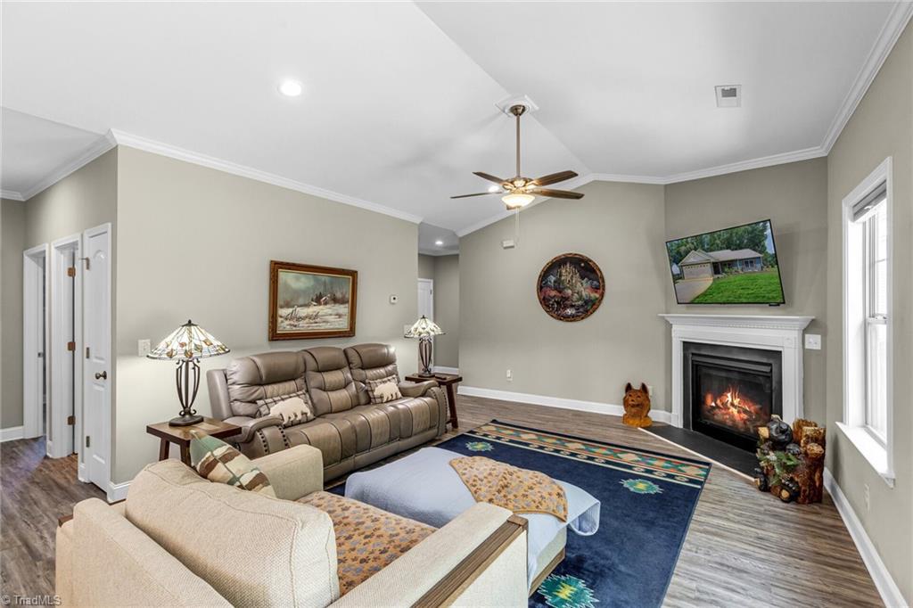 645 Strawberry Road Reidsville, NC 27320 - Photo 7 of 43 Living Room