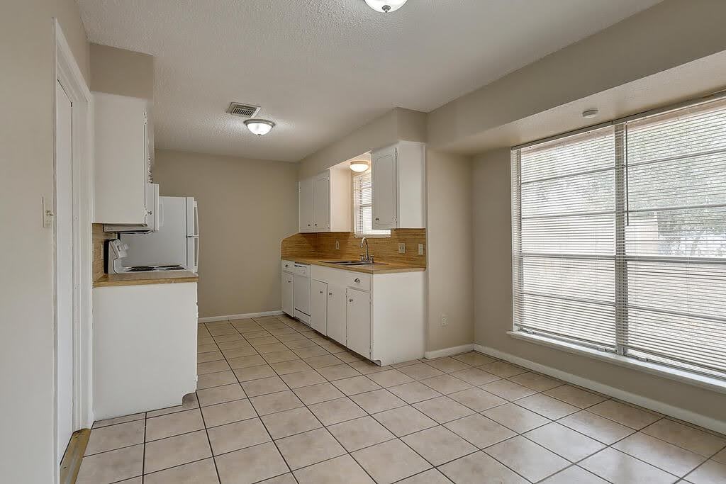 5225 Bonham Street Corpus Christi, TX 78415 - Photo 12 of 40 a kitchen with a cabinets and window