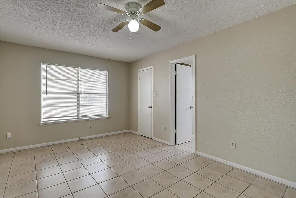 5225 Bonham Street Corpus Christi, TX 78415 - Photo 20 of 40 a view of an empty room with a window
