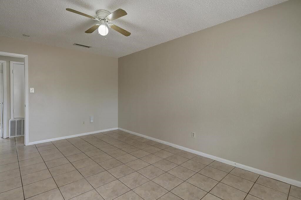 5225 Bonham Street Corpus Christi, TX 78415 - Photo 21 of 40 a view of an empty room