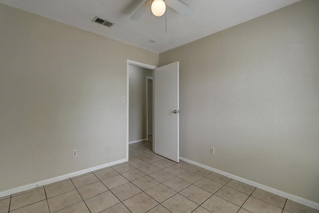 5225 Bonham Street Corpus Christi, TX 78415 - Photo 30 of 40 a view of an empty room and window