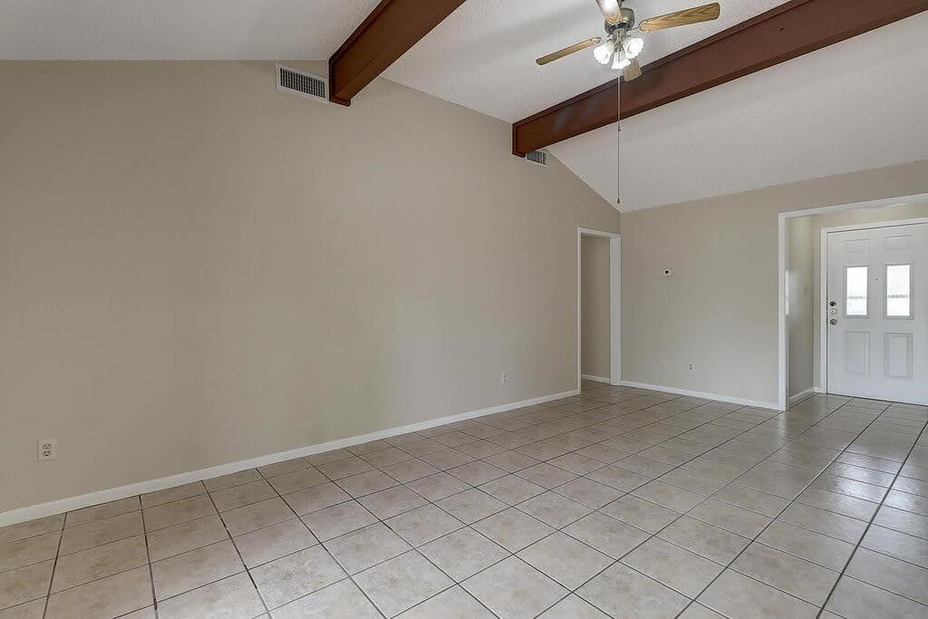 5225 Bonham Street Corpus Christi, TX 78415 - Photo 6 of 40 an empty room with windows