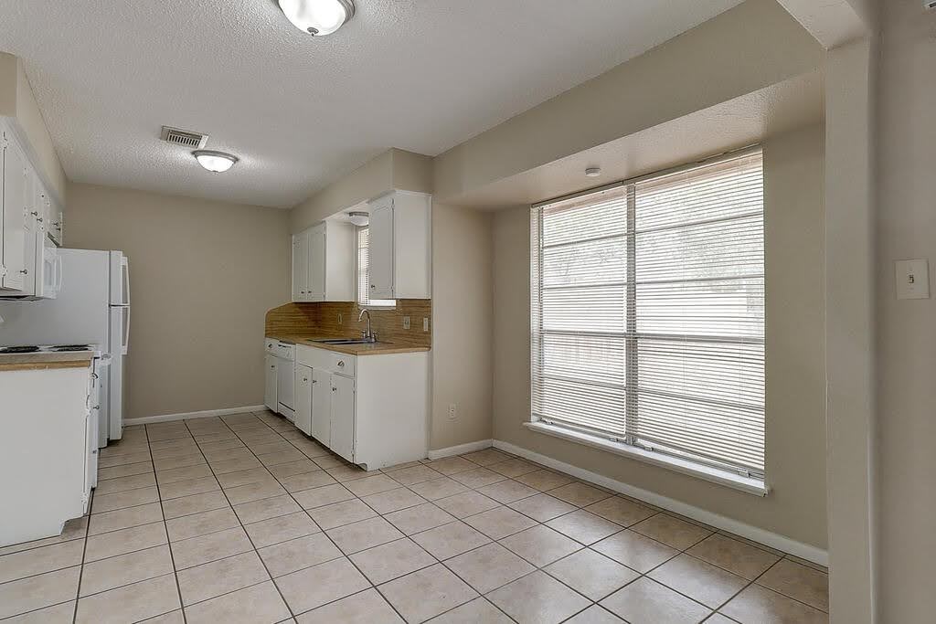 5225 Bonham Street Corpus Christi, TX 78415 - Photo 9 of 40 a kitchen with a cabinets and window