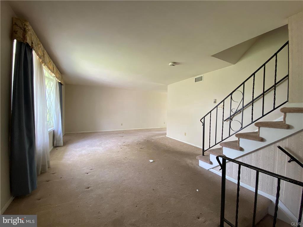 3128 Oakland Road Bethlehem, PA 18020 - Photo 4 of 33 Gallery Image 4
