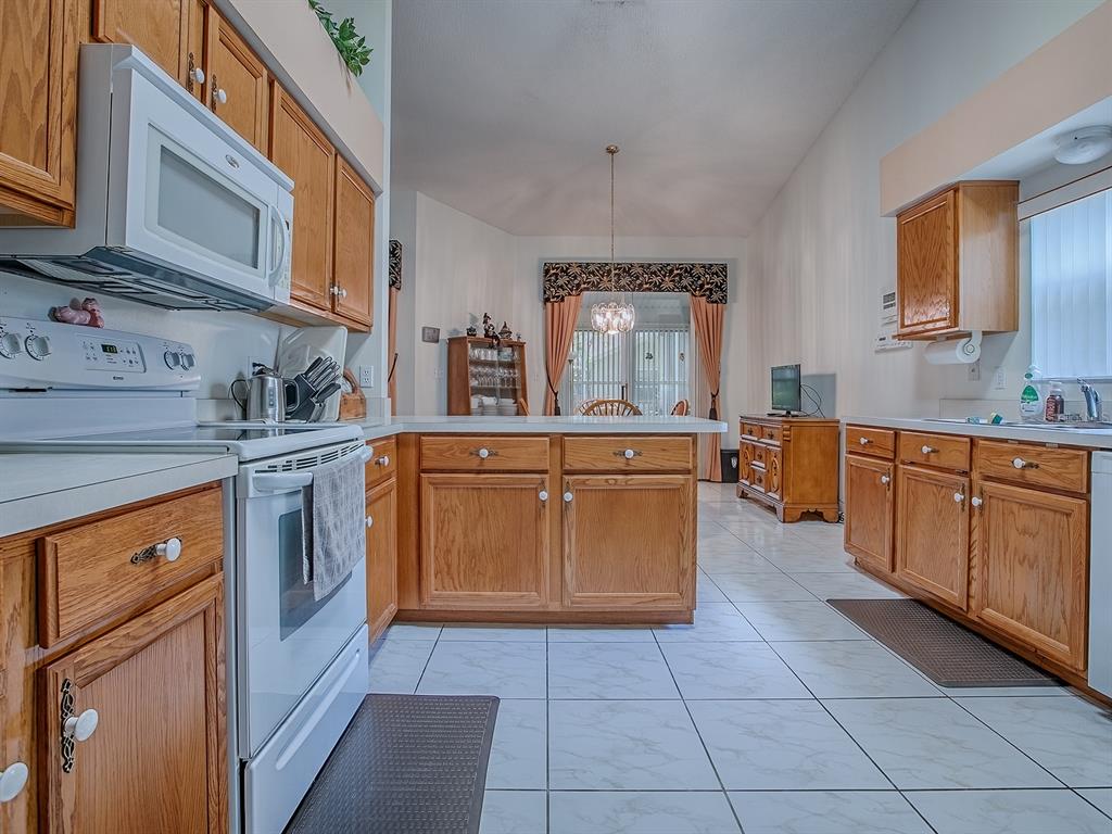 4552 Peach Tree Leesburg, FL 34748 - Photo 11 of 48