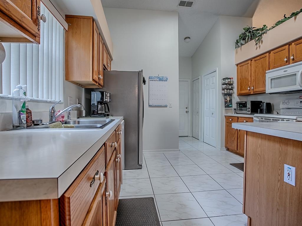 4552 Peach Tree Leesburg, FL 34748 - Photo 9 of 48