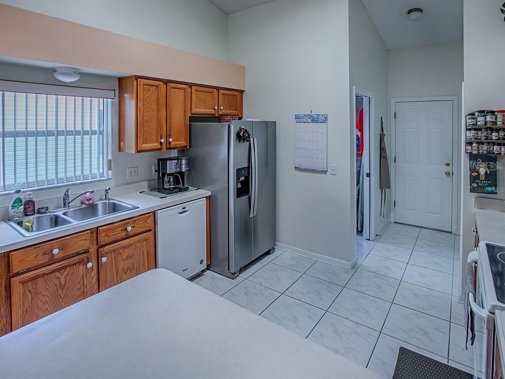 4552 Peach Tree Leesburg, FL 34748 - Photo 10 of 48