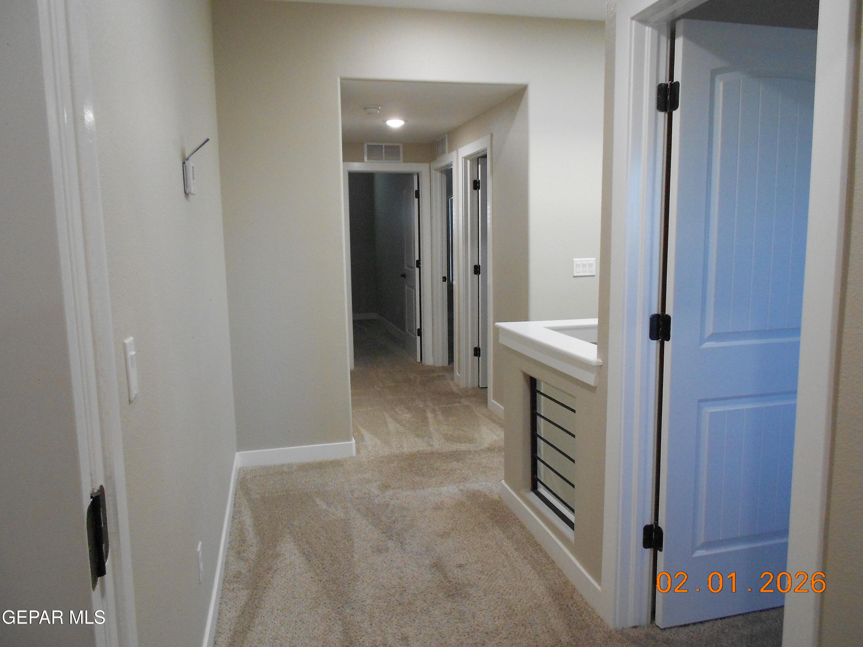 10013 Hueco Jct Road Socorro, TX 79927 - Photo 20 of 27 a view of hallway with large mirror and window