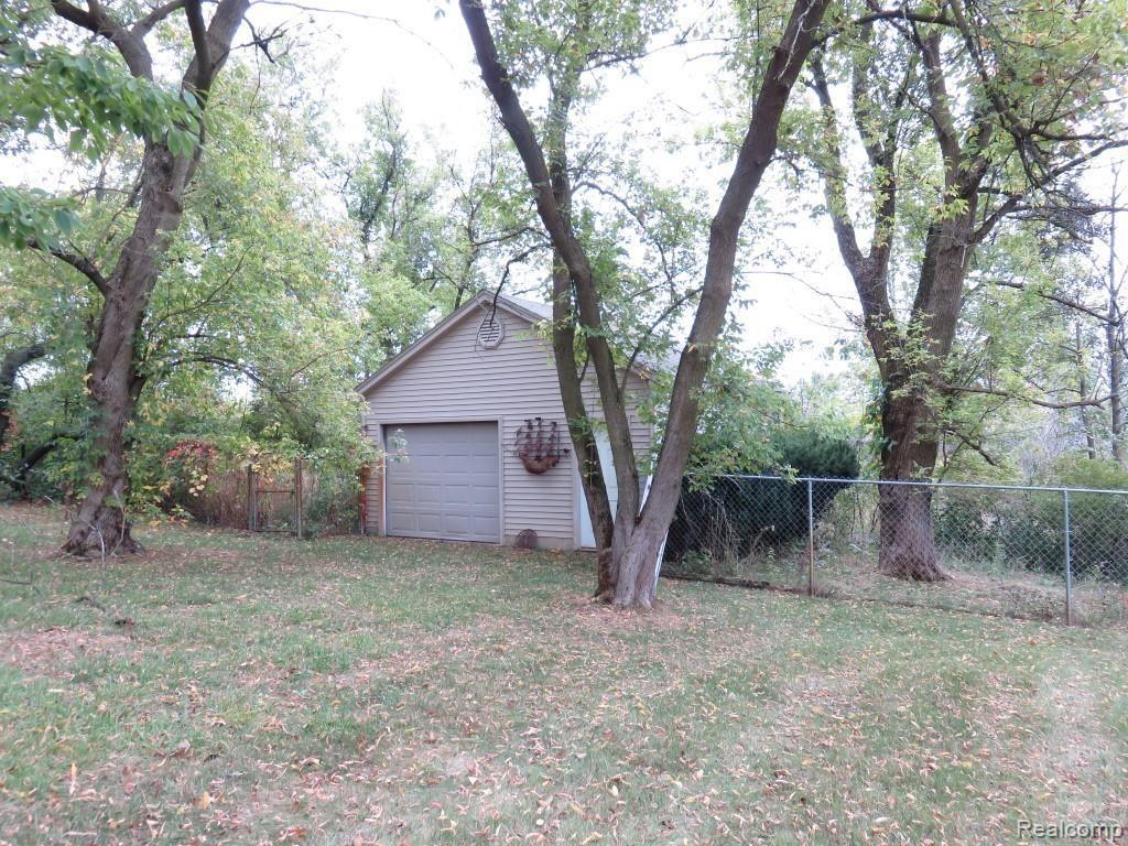 2611 Pinckney Road Howell, MI 48843 - Photo 44 of 55 20 x 20 vinyl sided shed with concrete floor