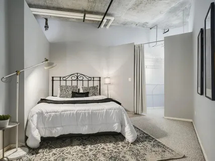 $320,000 | 933 West Van Buren Street, Unit 823, Chicago, IL 60607