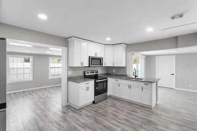 $2,595 | 6802 West Comanche Avenue, Tampa, FL 33634