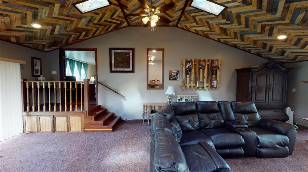 257 Kozy Corner Road Valencia, PA 16059 - Photo 8 of 24 a living room with furniture