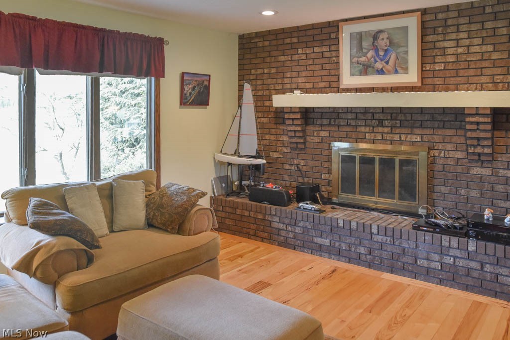 5931 Dailey Road New Franklin, OH 44319 - Photo 3 of 26 Living Room