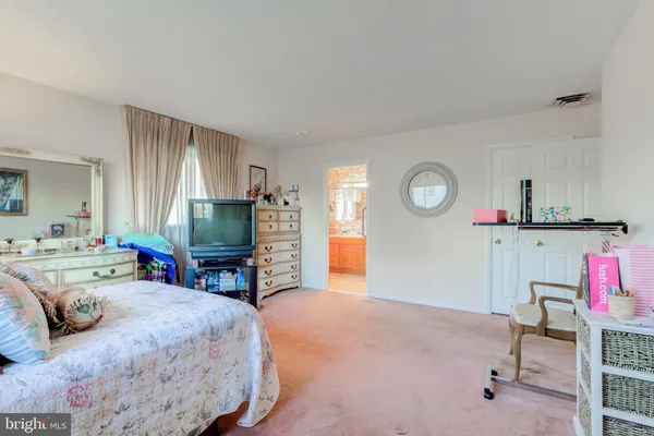 $399,900 | 4900 Cedar Lane, Drexel Hill, PA 19026