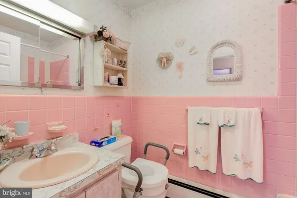 $399,900 | 4900 Cedar Lane, Drexel Hill, PA 19026