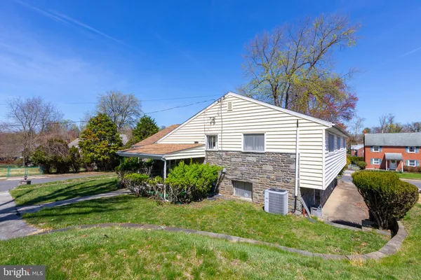$399,900 | 4900 Cedar Lane, Drexel Hill, PA 19026