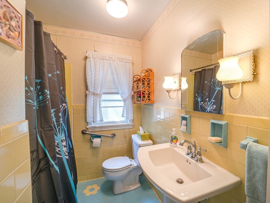 31 Lanark Crescent Rochester, NY 14609 - Photo 13 of 34