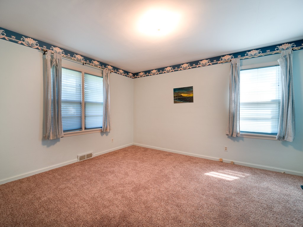 31 Lanark Crescent Rochester, NY 14609 - Photo 14 of 34