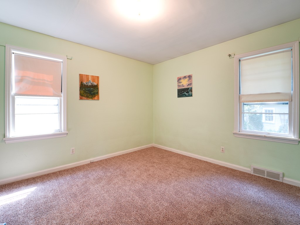 31 Lanark Crescent Rochester, NY 14609 - Photo 17 of 34