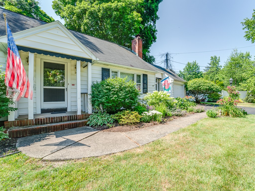 31 Lanark Crescent Rochester, NY 14609 - Photo 3 of 34