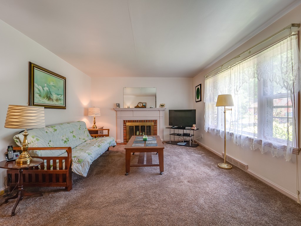 31 Lanark Crescent Rochester, NY 14609 - Photo 5 of 34