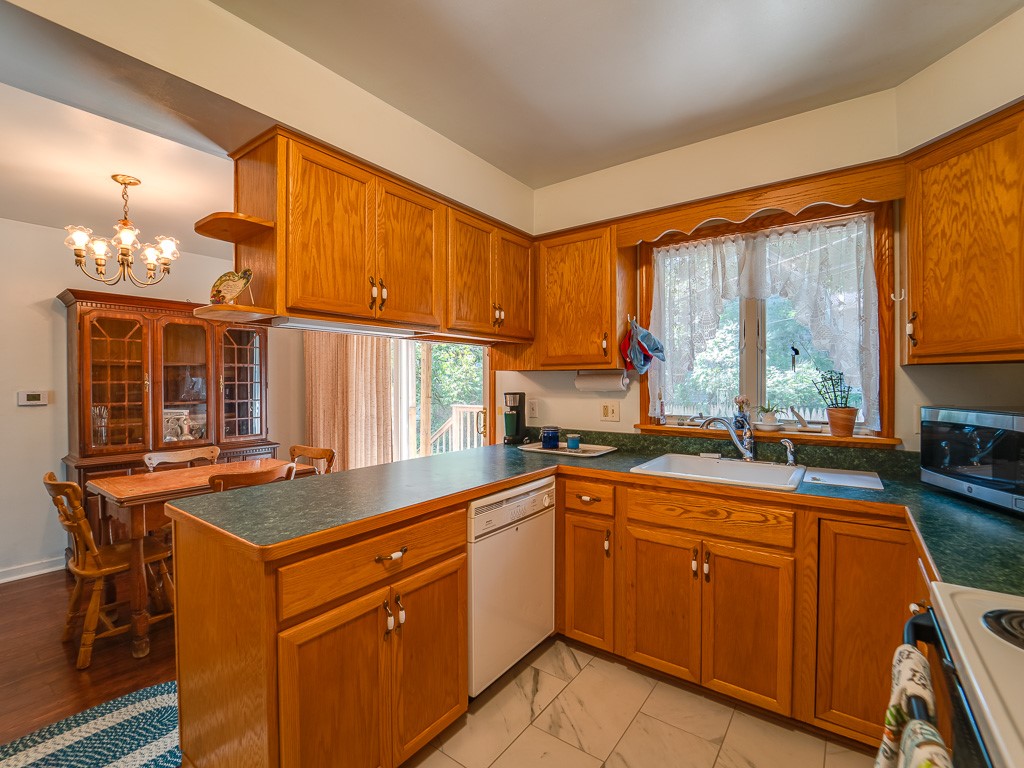 31 Lanark Crescent Rochester, NY 14609 - Photo 10 of 34