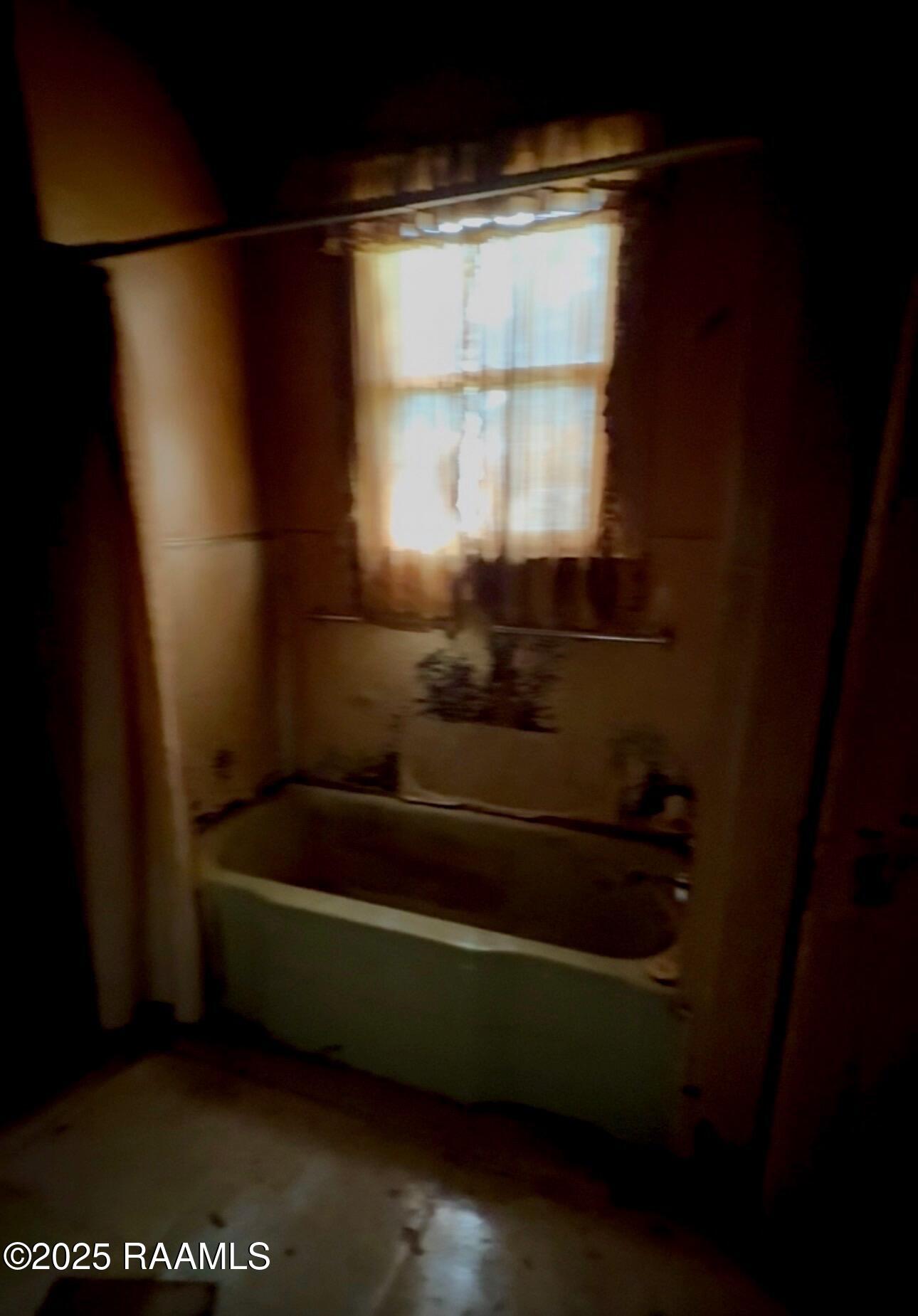 211 Bertinot Road Opelousas, LA 70570 - Photo 11 of 12 Bathtub