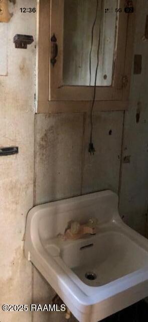 211 Bertinot Road Opelousas, LA 70570 - Photo 17 of 20 Full. bath with shower in back part