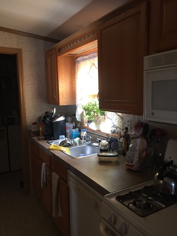9 Mohawk Road Holbrook, MA 02343 - Photo 4 of 16