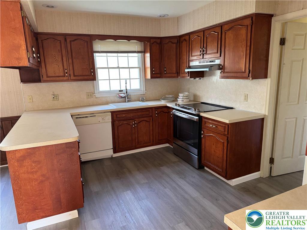 1929 Earls Court Allentown, PA 18103 - Photo 5 of 20