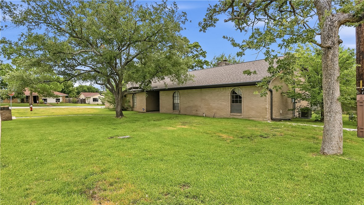 3901 Oak Bend Drive Bryan, TX 77802 - Photo 2 of 30