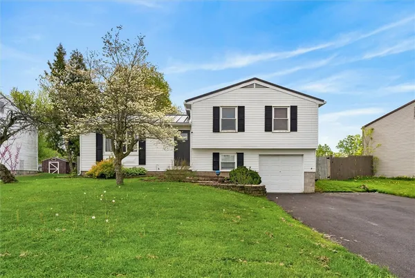 $174,900 | 3 Barringer Drive, Hamlin, NY 14464