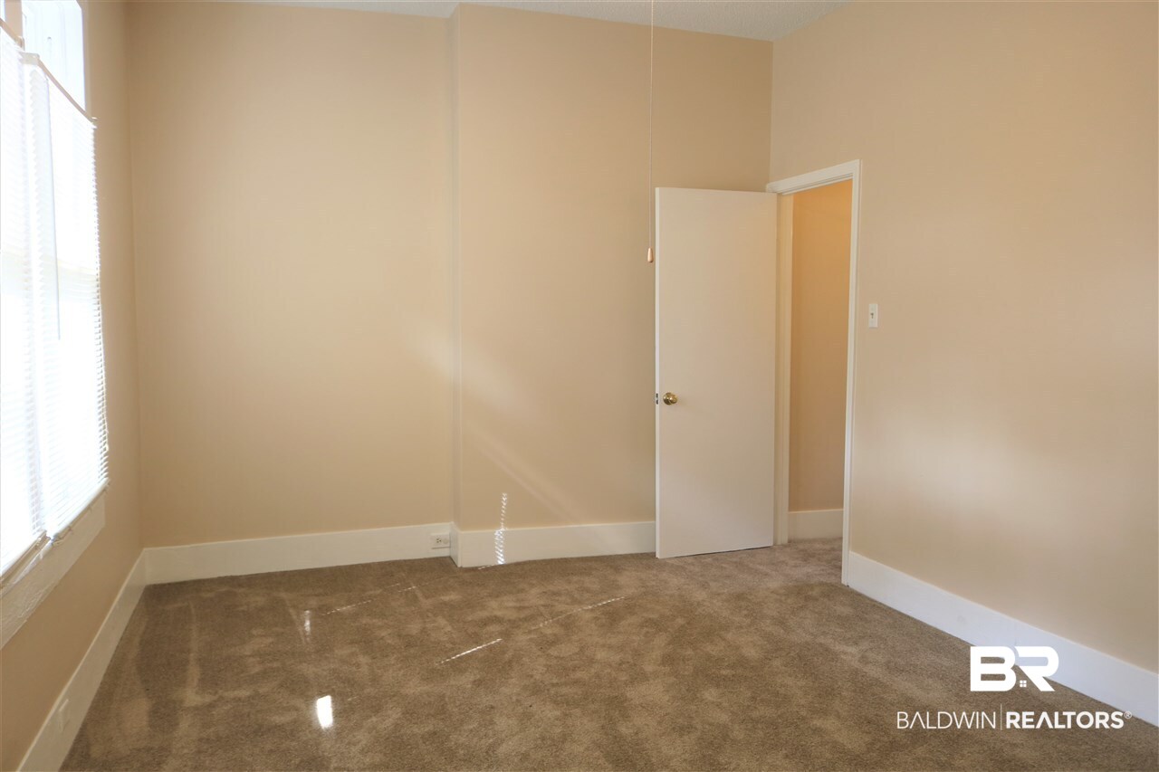 134 Hyland Avenue Mobile, AL 36607 - Photo 8 of 16 Guestroom
