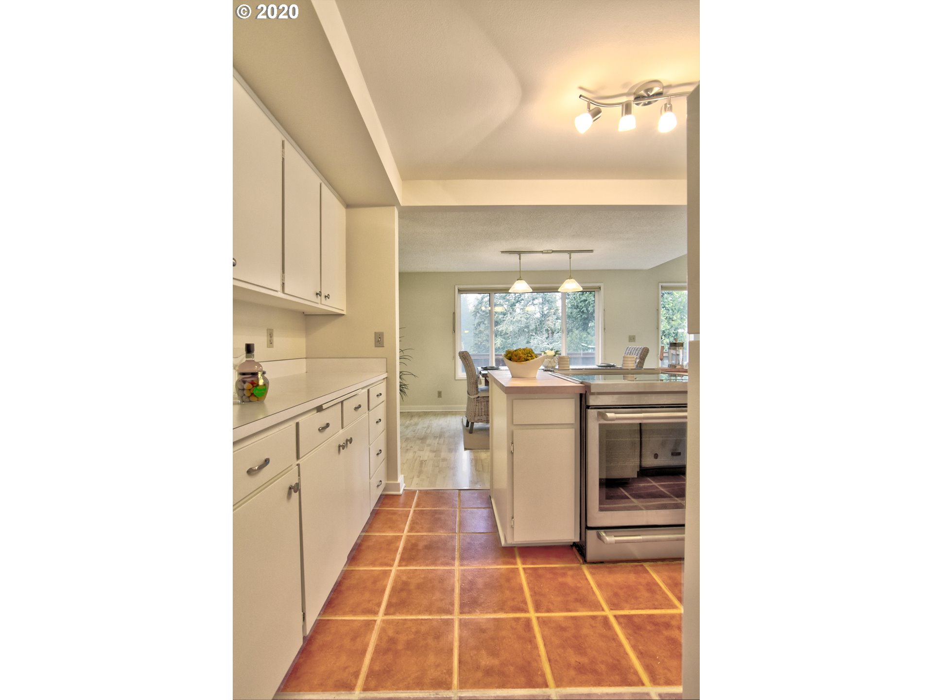 2820 Spring Boulevard Eugene, OR 97403 - Photo 11 of 27 Gallery Image 11