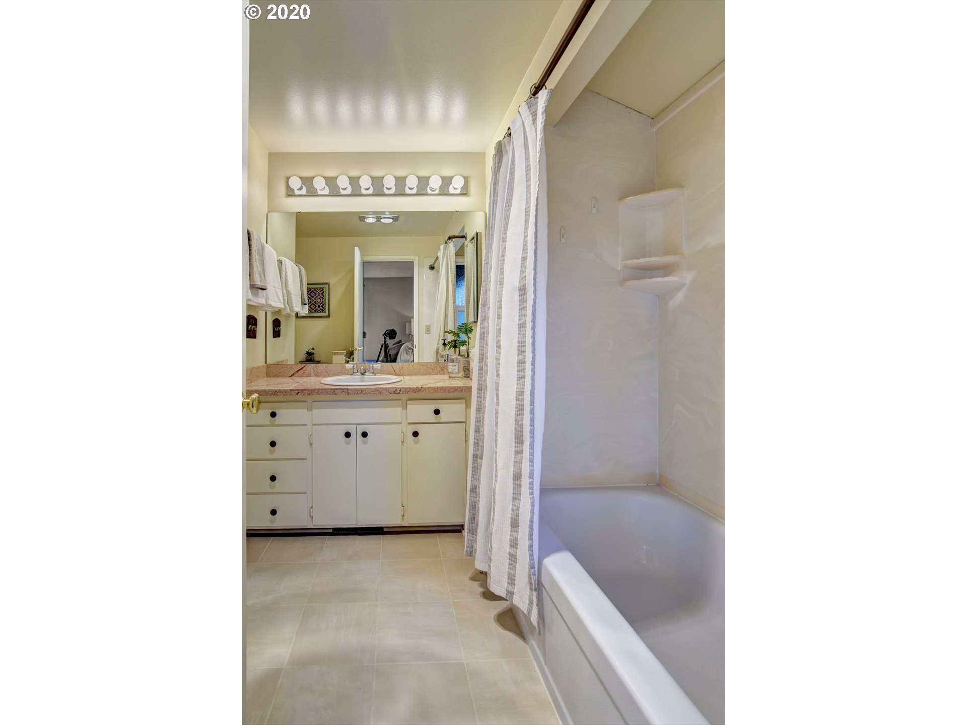 2820 Spring Boulevard Eugene, OR 97403 - Photo 14 of 27 Gallery Image 14
