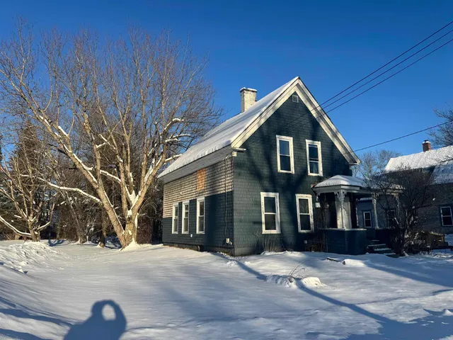 $179,900 | 8 Kilkenny Street, Lancaster, NH 03584