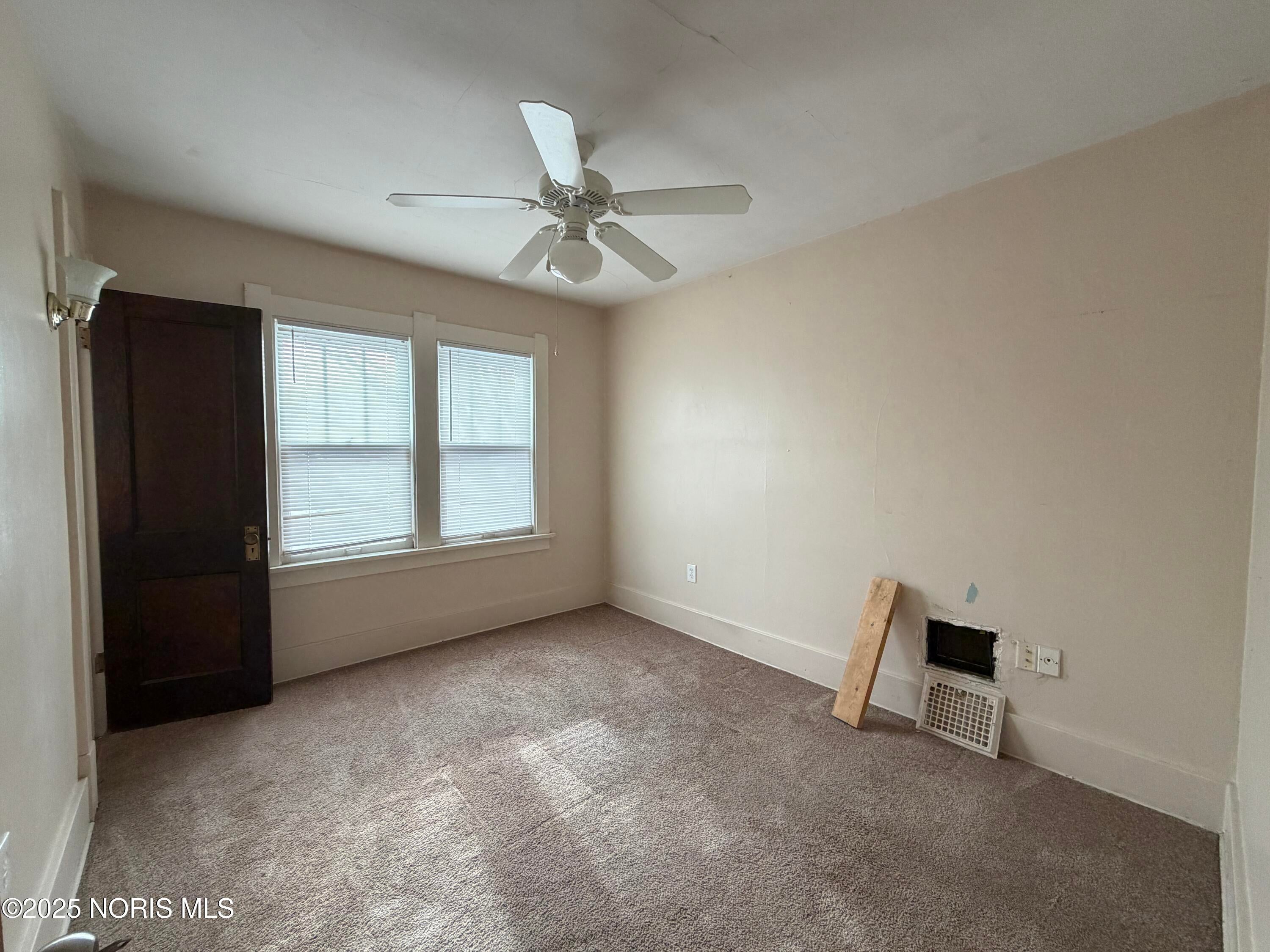 1752 Pilgrim Road Toledo, OH 43607 - Photo 12 of 18 Upper Bed