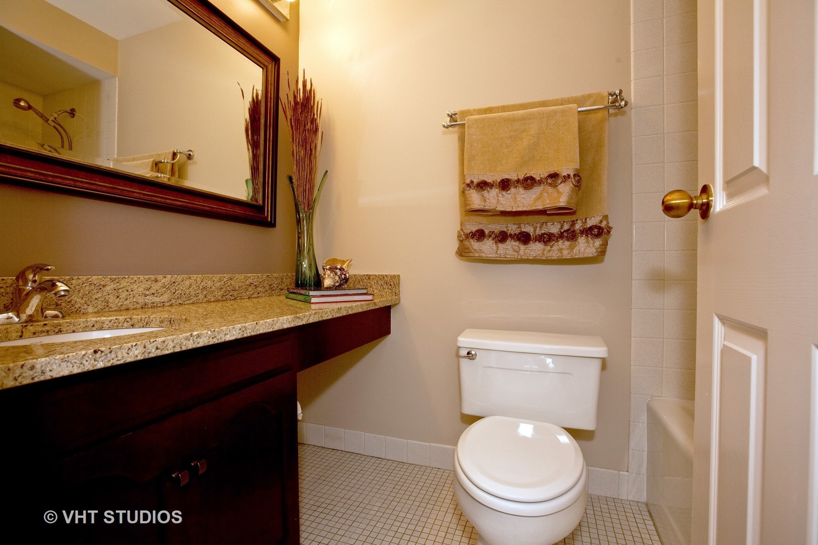 1140 Old Mill Road, Unit 408F Hinsdale, IL 60521 - Photo 9 of 11 a bathroom with a toilet a sink and mirror