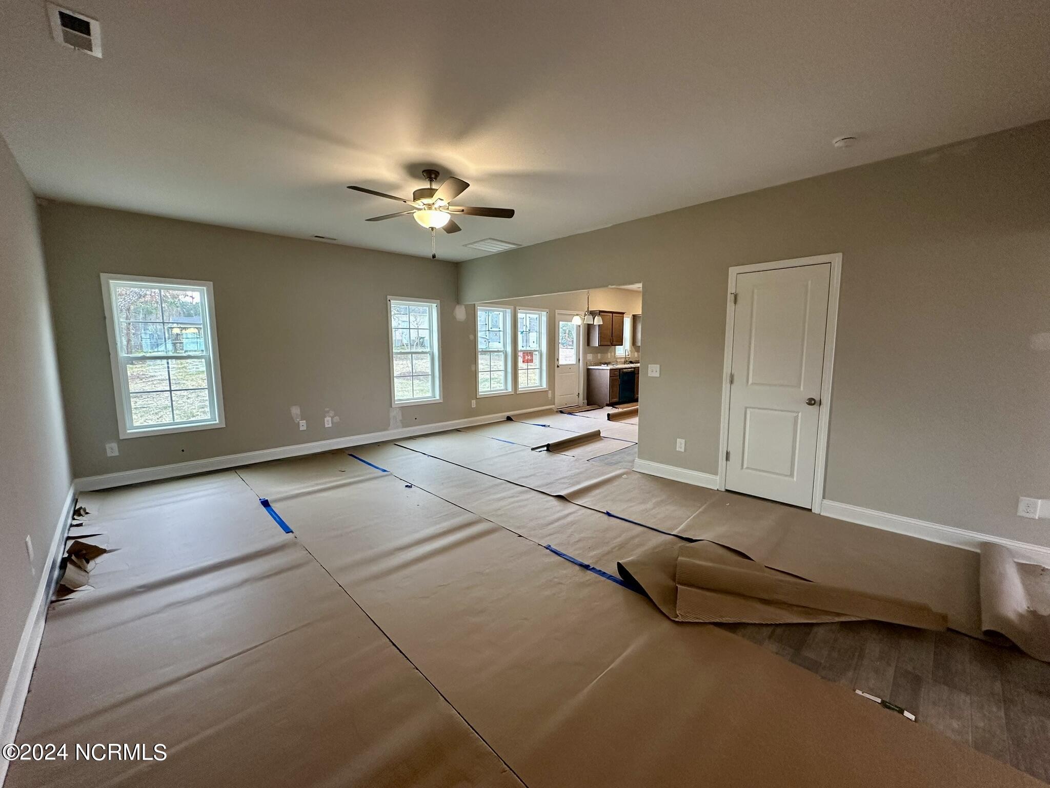 609 Queens Creek Road Hubert, NC 28539 - Photo 4 of 17 Livingroom