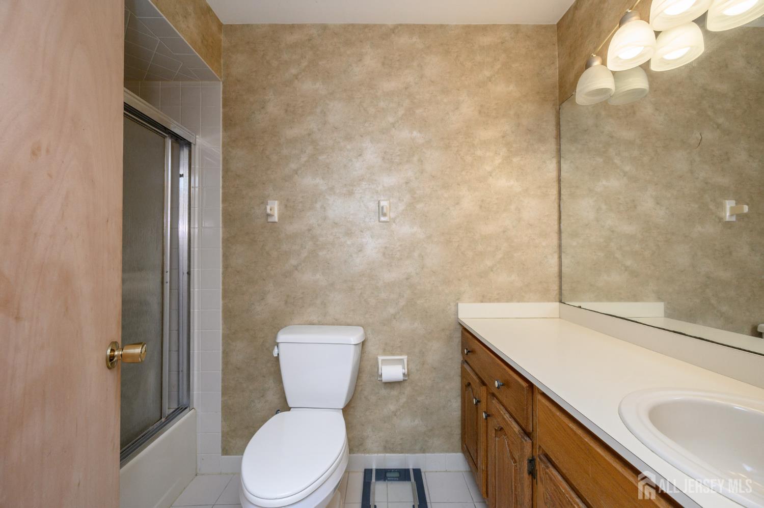 675 Raritan Road, Unit 24 Clark, NJ 07066 - Photo 23 of 37