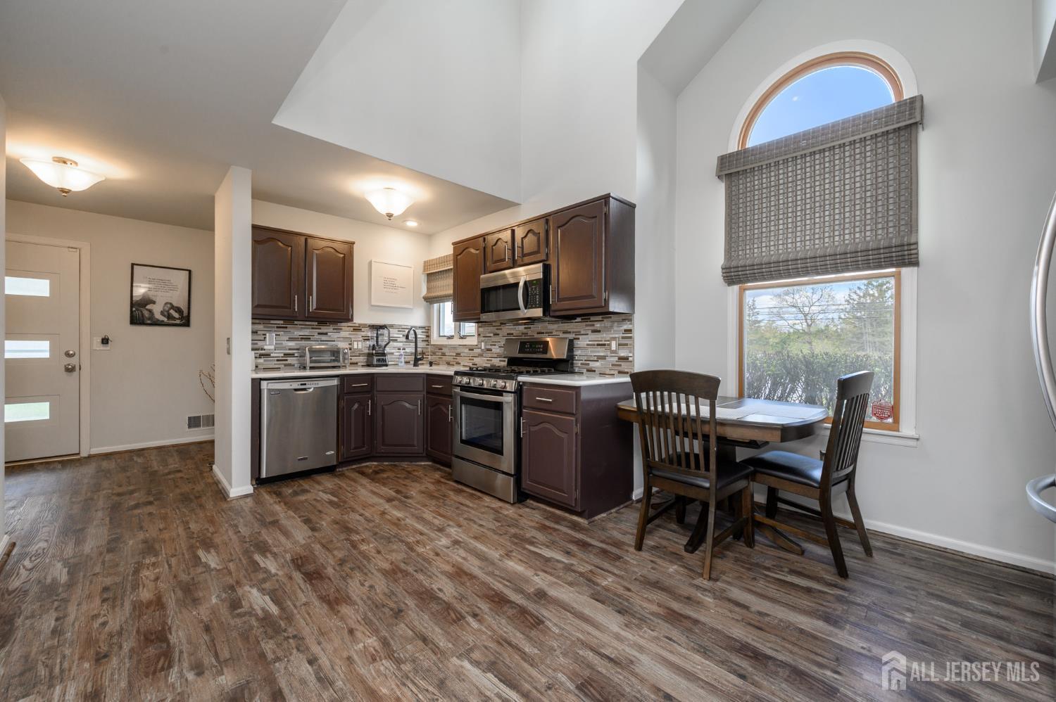 675 Raritan Road, Unit 24 Clark, NJ 07066 - Photo 5 of 37